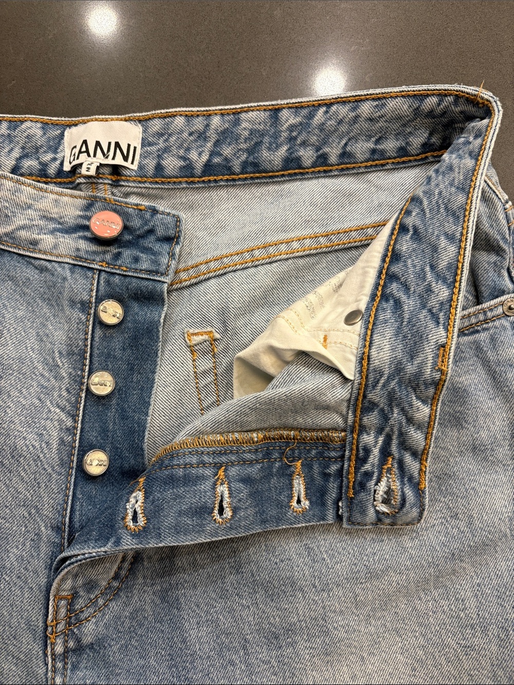 Ganni Jozey Relaxed Wide Fit, Mid Rise Full Length Jean in light Blue Vintage - Picture 13 of 14